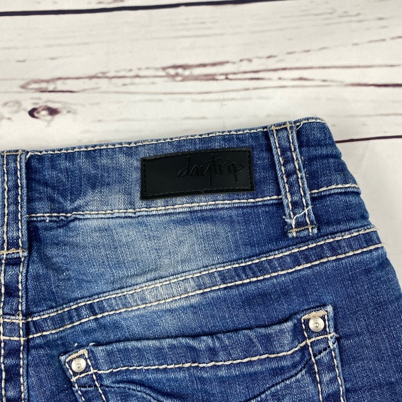 Daytrip Distressed Jean Shorts - Picture 11 of 11